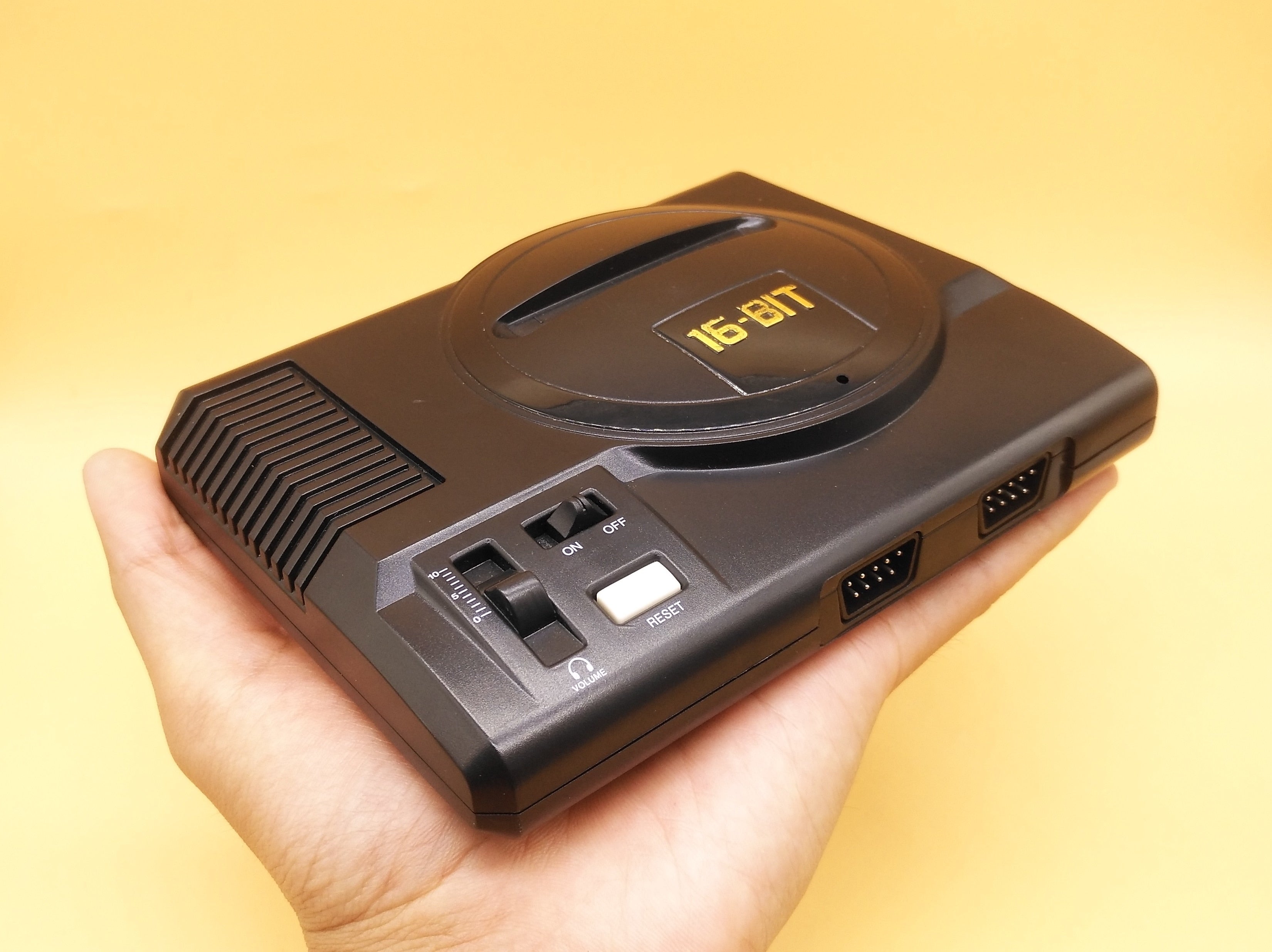 Retro Mini TV Video Game Console For Sega MegaDrive 16 Bit Games with 208 Different Built-in Games Two Gamepads AV Out