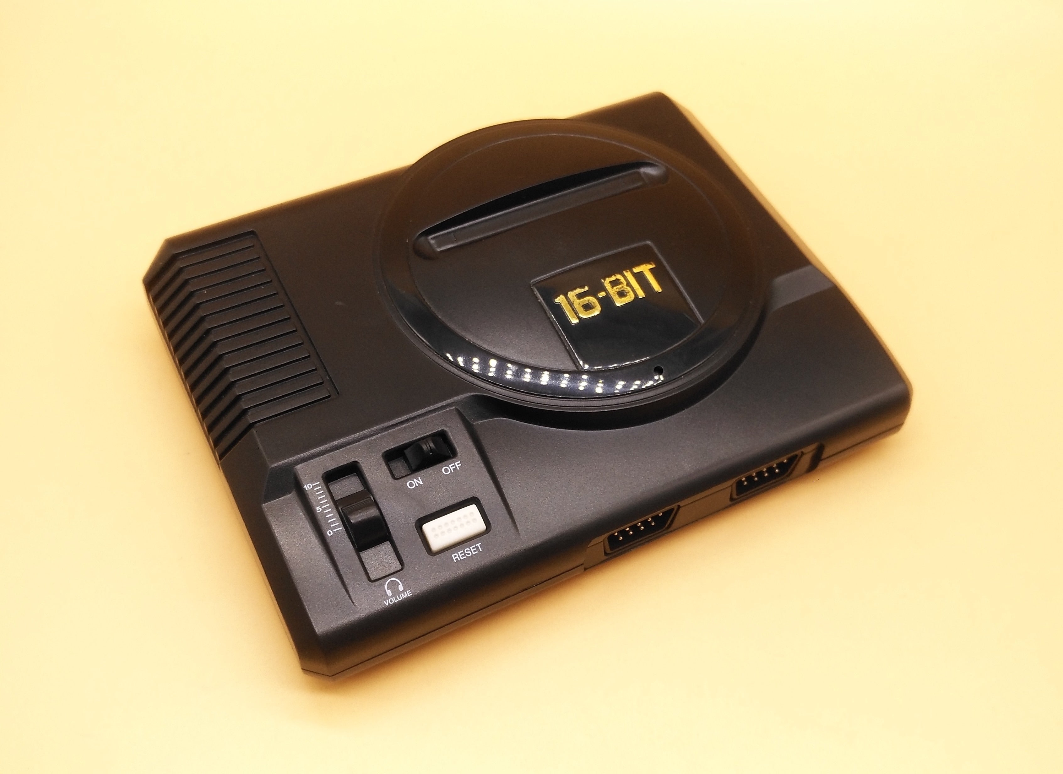 Retro Mini TV Video Game Console For Sega MegaDrive 16 Bit Games with 208 Different Built-in Games Two Gamepads AV Out