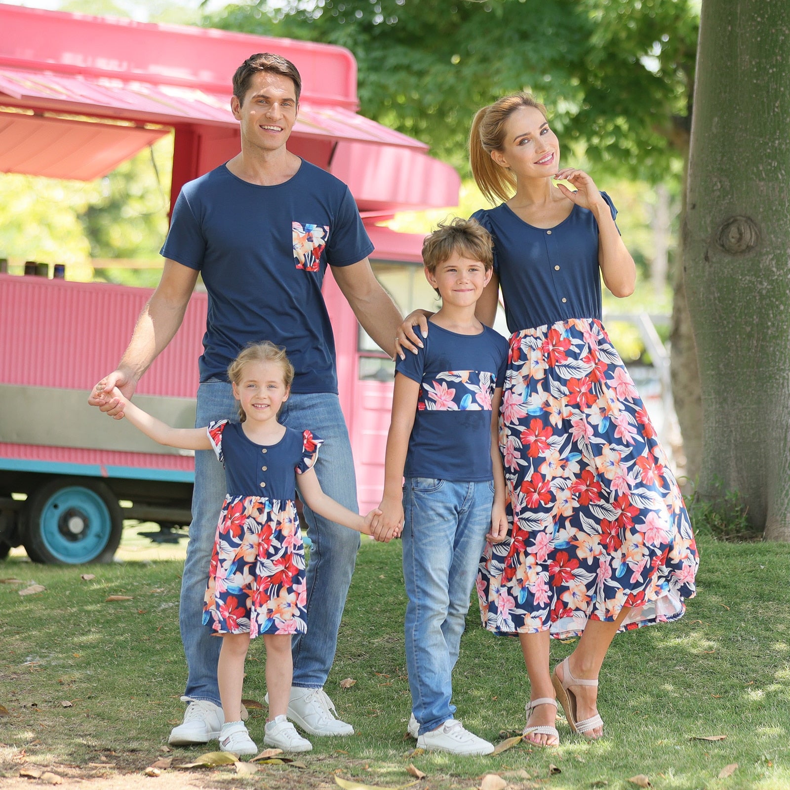 New Family Matching Clothing For Mom Daughter Dad Son Parent-Child Wear Girl Woman's Dresses T-Shirt For Man And Boy TM008