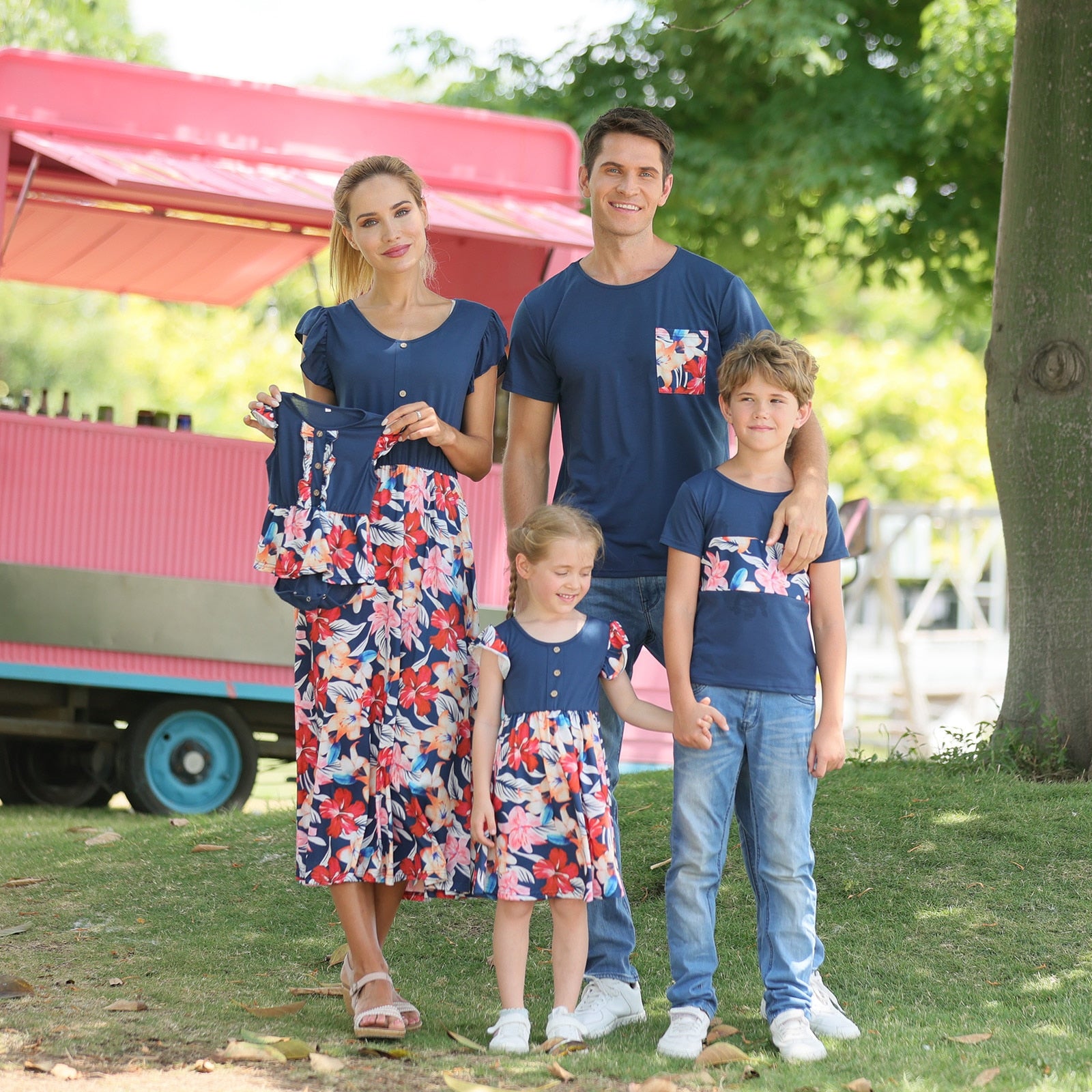 New Family Matching Clothing For Mom Daughter Dad Son Parent-Child Wear Girl Woman's Dresses T-Shirt For Man And Boy TM008